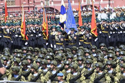 Москва.   Военнослужащие во время военного парада в ознаменование 75-летия Победы в Великой Отечественной войне 1941-1945 годов на Красной площади.