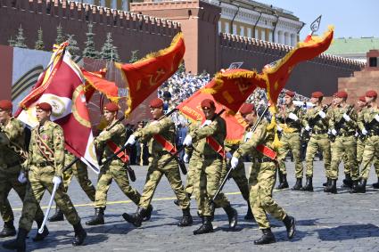 Москва.   Военнослужащие парадных расчетов во время военного парада в ознаменование 75-летия Победы в Великой Отечественной войне 1941-1945 годов на Красной площади.