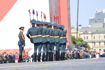 Москва.   Военнослужащие перед началом военного парада в ознаменование 75-летия Победы в Великой Отечественной войне 1941-1945 годов на Красной площади.