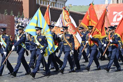 Москва.   Военнослужащие во время военного парада в ознаменование 75-летия Победы в Великой Отечественной войне 1941-1945 годов на Красной площади.