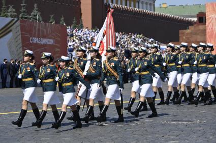 Москва.   Военнослужащие во время военного парада в ознаменование 75-летия Победы в Великой Отечественной войне 1941-1945 годов на Красной площади.