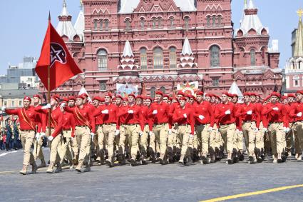 Москва. Юнармейцы во время военного парада военного училища во время военного парада в ознаменование 75-летия Победы в Великой Отечественной войне 1941-1945 годов на Красной площади.