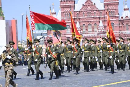 Москва.  Военнослужащие армии республики Беларусь во время военного парада в ознаменование 75-летия Победы в Великой Отечественной войне 1941-1945 годов на Красной площади.