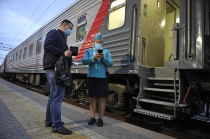 Екатеринбург. Железнодорожный вокзал. Запуск первого поезда \'Таврия\' в Крым по маршруту Екатеринбург – Симферополь. Летом 2020 года поезда \'Таврия\' будут курсировать из Екатеринбурга двумя разными маршрутами: через Челябинск, Уфу, Самару, Волгоград и через Казань, Саранск, Пензу