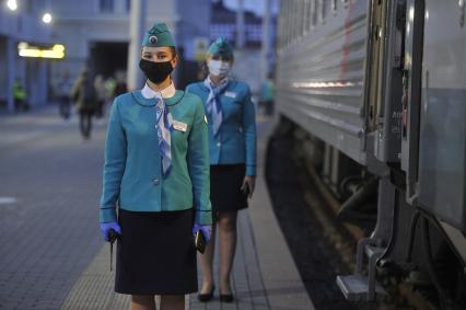 Екатеринбург. Железнодорожный вокзал. Запуск первого поезда \'Таврия\' в Крым по маршруту Екатеринбург – Симферополь. Летом 2020 года поезда \'Таврия\' будут курсировать из Екатеринбурга двумя разными маршрутами: через Челябинск, Уфу, Самару, Волгоград и через Казань, Саранск, Пензу