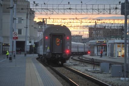 Екатеринбург. Железнодорожный вокзал. Запуск первого поезда \'Таврия\' в Крым по маршруту Екатеринбург – Симферополь. Летом 2020 года поезда \'Таврия\' будут курсировать из Екатеринбурга двумя разными маршрутами: через Челябинск, Уфу, Самару, Волгоград и через Казань, Саранск, Пензу