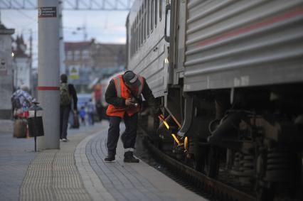 Екатеринбург. Железнодорожный вокзал. Запуск первого поезда \'Таврия\' в Крым по маршруту Екатеринбург – Симферополь. Летом 2020 года поезда \'Таврия\' будут курсировать из Екатеринбурга двумя разными маршрутами: через Челябинск, Уфу, Самару, Волгоград и через Казань, Саранск, Пензу