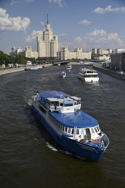 Москва. Прогулочные теплоходы на Москва-реке.