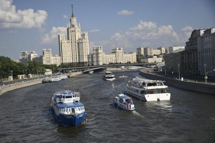 Москва. Прогулочные теплоходы на Москва-реке.