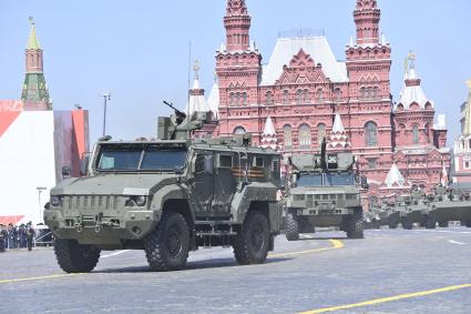 Москва.  Военная техника  во время военного парада в ознаменование 75-летия Победы в Великой Отечественной войне 1941-1945 годов на Красной площади.