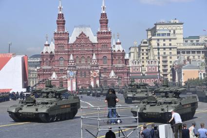 Москва.  Боевая машина поддержки танков (БМПТ) Терминатор  во время военного парада в ознаменование 75-летия Победы в Великой Отечественной войне 1941-1945 годов на Красной площади.