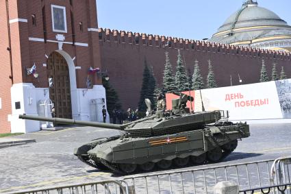 Москва. Военная техника во время военного парада в ознаменование 75-летия Победы в Великой Отечественной войне 1941-1945 годов на Красной площади.