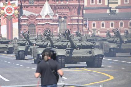 Москва.  Военная техника  во время военного парада в ознаменование 75-летия Победы в Великой Отечественной войне 1941-1945 годов на Красной площади.