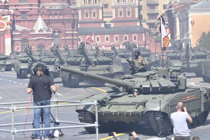 Москва.  Военная техника  во время военного парада в ознаменование 75-летия Победы в Великой Отечественной войне 1941-1945 годов на Красной площади.