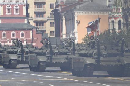 Москва.  Военная техника  во время военного парада в ознаменование 75-летия Победы в Великой Отечественной войне 1941-1945 годов на Красной площади.