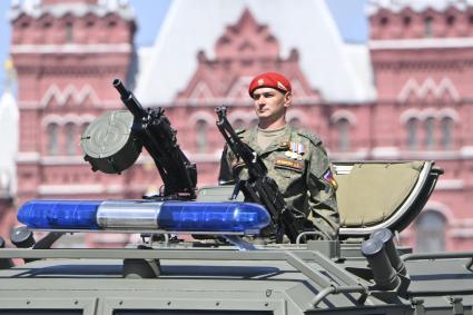 Москва.  Военная техника во время военного парада в ознаменование 75-летия Победы в Великой Отечественной войне 1941-1945 годов на Красной площади.