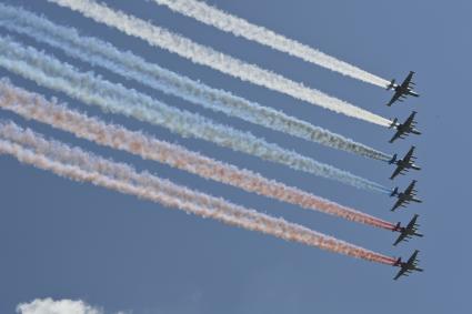 Москва.   Штурмовики Су-25 во время воздушной части  парада в ознаменование 75-летия Победы в Великой Отечественной войне 1941-1945 годов на Красной площади.