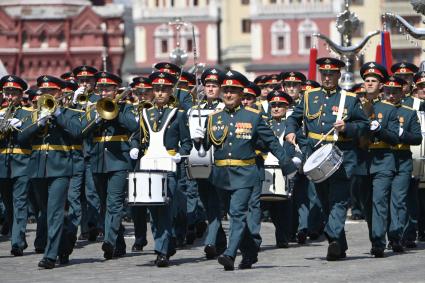 Москва.  Сводный военный оркестр во время военного парада в ознаменование 75-летия Победы в Великой Отечественной войне 1941-1945 годов на Красной площади.