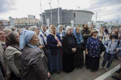 Екатеринбург. Верующие возмущенные решением третьего епархиального суда о поведении заштатного клирика Екатеринбургской епархии, схиигумена Сергия Романова (Николай Романов), настоятеля Среднеуральского женского монастыря, \'извергнуть его из священного сана\'