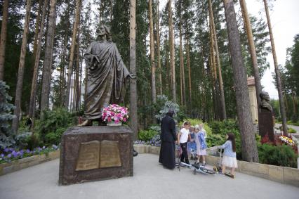 Свердловская область. Среднеуральский женский монастырь. Решением церковного суда настоятель Среднеуральского женского монастыря схиигумен Сергий был лишен священного сана, после его экстримистских высказываний в адрес действующей власти и духовенства