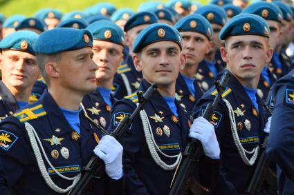 Москва.  Перед началом военного парада в ознаменование 75-летия Победы в Великой Отечественной войне 1941-1945 годов на Красной площади.