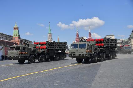 Москва.  Военная техника  во время военного парада в ознаменование 75-летия Победы в Великой Отечественной войне 1941-1945 годов на Красной площади.