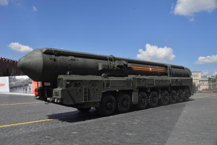 Москва. Автономная пусковая установка ПГРК Ярс во время военного парада в ознаменование 75-летия Победы в Великой Отечественной войне 1941-1945 годов на Красной площади.