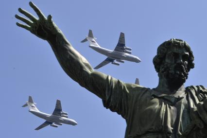 Москва. Во время воздушной части военного парада в ознаменование 75-летия Победы в Великой Отечественной войне 1941-1945 годов на Красной площади.