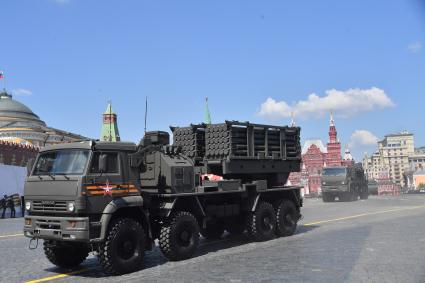 Москва.  Военная техника  во время военного парада в ознаменование 75-летия Победы в Великой Отечественной войне 1941-1945 годов на Красной площади.