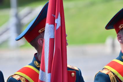 Москва.   Знаменная группа перед  началом военного парада в ознаменование 75-летия Победы в Великой Отечественной войне 1941-1945 годов на Красной площади.