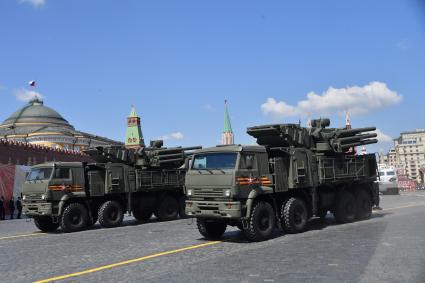 Москва.  Военная техника  во время военного парада в ознаменование 75-летия Победы в Великой Отечественной войне 1941-1945 годов на Красной площади.