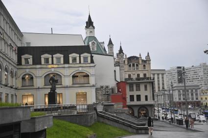 Москва. Часть  Китайгородской стены между Метрополем и Троицкими воротами.