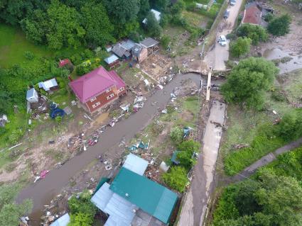 Руза, Московская область. Вид сверху на последствия прорыва дамбы в подмосковной Рузе.