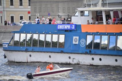 Москва. Прогулочный теплоход на Москва-реке.