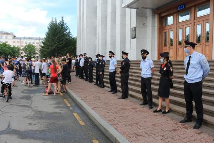 Хабаровск. Участники  несанкционированного митинга в поддержку губернатора Хабаровского края Сергея Фургала.