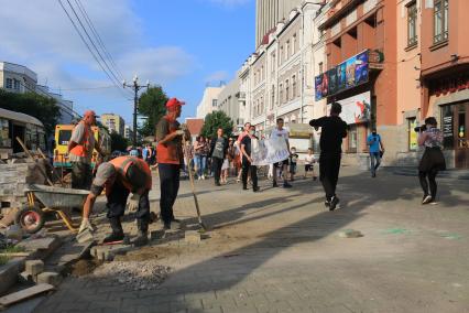 Хабаровск. Участники митинга в поддержку губернатора Хабаровского края Сергея Фургала.