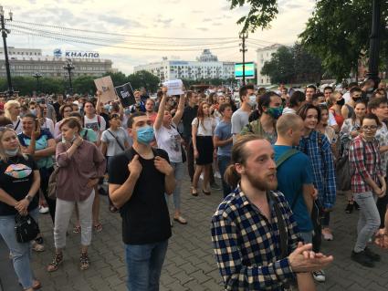 Хабаровск. Участники митинга в поддержку губернатора Хабаровского края Сергея Фургала.