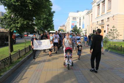 Хабаровск. Участники митинга в поддержку губернатора Хабаровского края Сергея Фургала.