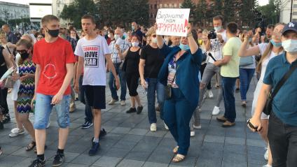 Хабаровск. Участники митинга-протеста в поддержку губернатора Хабаровского края Сергея Фургала.