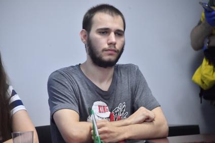Москва. Доброволец Георгий Смирнов , испытавший на себе вакцину, на пресс-конференции, посвященной ходу клинических испытаний российской вакцины от коронавируса COVID-19 в Сеченовском университете.
