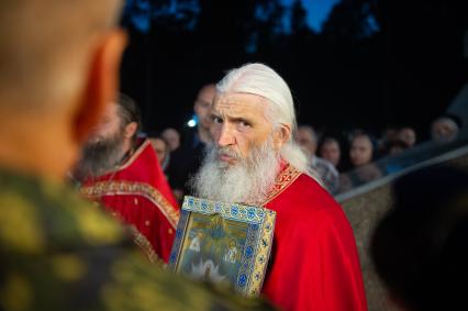 СВердловская область. Среднеуральский женский монастырь где проходит крестный ход в память о гибели семьи последнего российского императора Николая II. 3 июля 2020г Решением епархиального суда настоятель Среднеуральского женского монастыря схиигумен Сергий Романов (Николай Романов) был лишен священного сана и запрещен в служении.