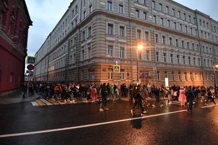 Москва. Участники несанкционированного митинга против признания итогов голосования по Конституции РФ.