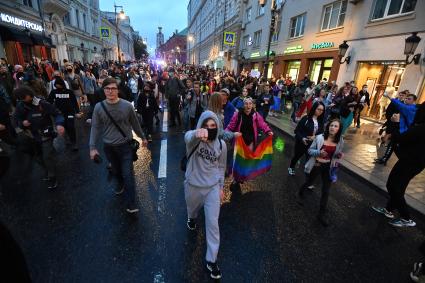 Москва. Участники несанкционированного митинга против признания итогов голосования по Конституции РФ.