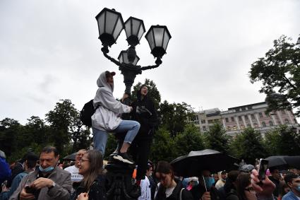 Москва. Участники несанкционированного митинга против признания итогов голосования по Конституции РФ.