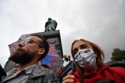 Москва. Участники несанкционированного митинга против признания итогов голосования по Конституции РФ.