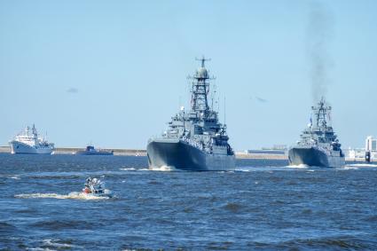 Санкт-Петербург. Корабли во время Главного военно-морского парада в честь Дня Военно-морского флота России.