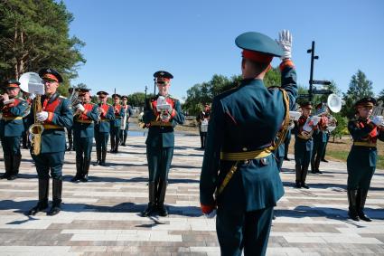 Кронштадт.  Во время торжественного открытия  Аллеи героев российского флота в Кронштадте.