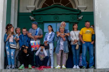 Санкт-Петербург. Зрители во время Главного военно-морского парада по случаю Дня Военно-морского флота РФ .