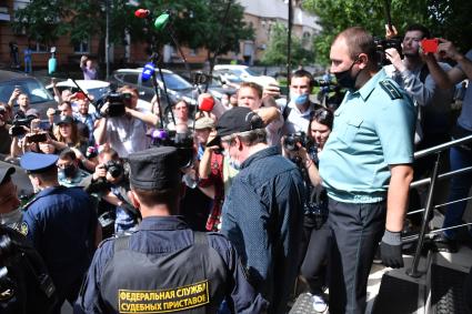 Москва. Актер Михаил Ефремов у здания Пресненского суда, где рассматривается дело о ДТП со смертельным исходом.
