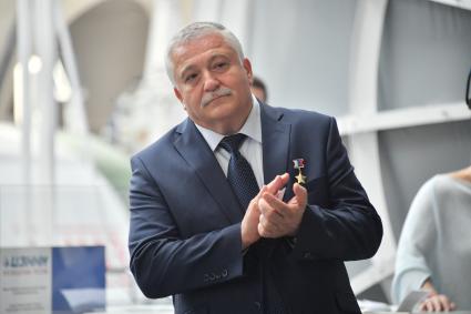 Москва. Президент центра`Космонавтика и авиация` на ВДНХ, летчик-космонавт, герой России Федор Юрчихин на открытии историко-документальной зоны, посвященной 65-летию космодрома Байконур, в центре `Космонавтика и авиация ` на ВДНХ.